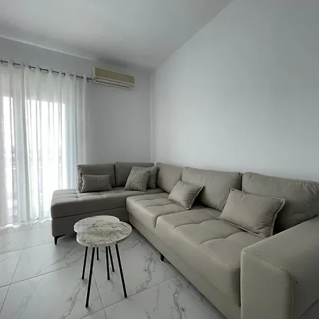 Diana Apartament شقة فلورا